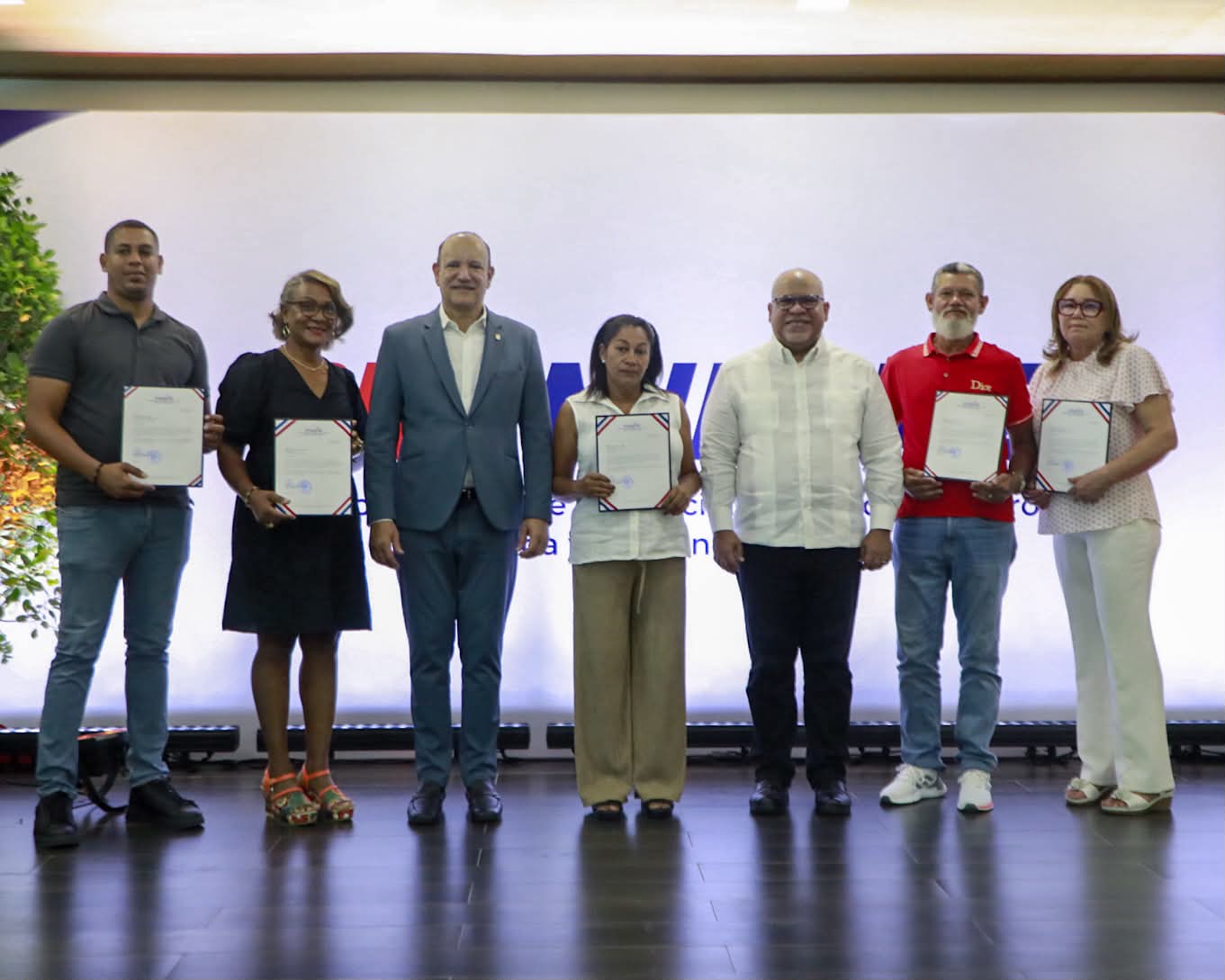 Director Promipyme felicita a las  Mipymes en su día y  entrega créditos en Santiago por RD$167.7 millones
